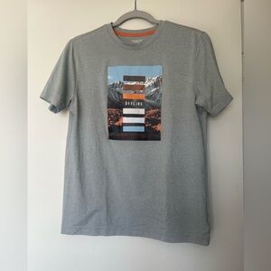 Old Navy Activewear Gray Mountain Graphic Tee